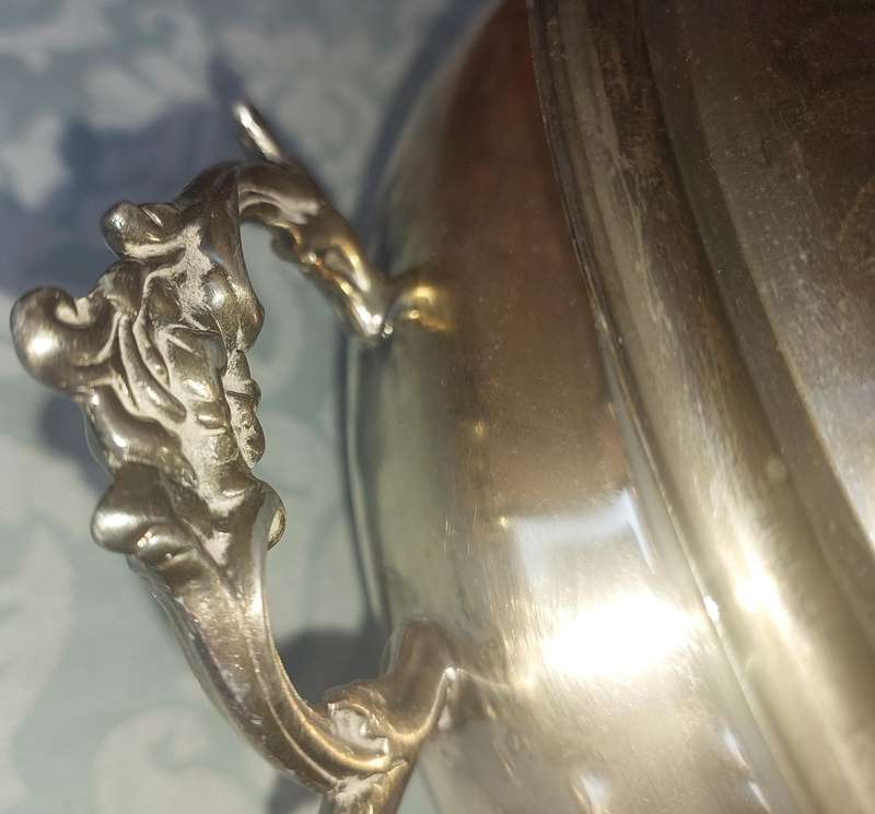 A VINTAGE SILVER TUREEN WITH A PYREX INNER GLASS COMPARTMENTED WITH A GOLD HANDLE LID