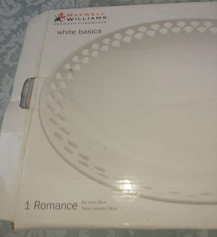 A MAXWELL AND WILLIAMS ROMANCE PORCELAIN SERVING BOWL SOLD AS IS
