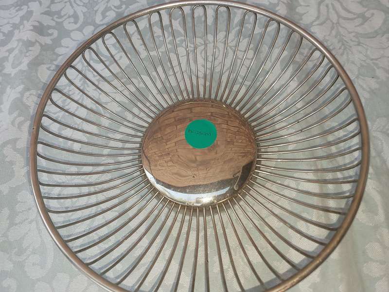 ASTAINLESS STEEL FRUT BASKET SOLD AS IS