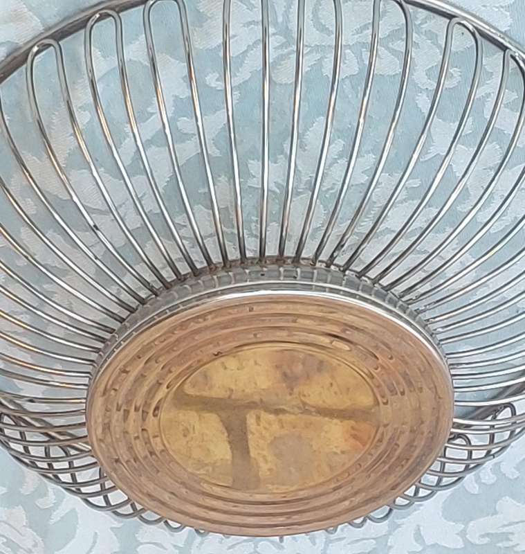 ASTAINLESS STEEL FRUT BASKET SOLD AS IS