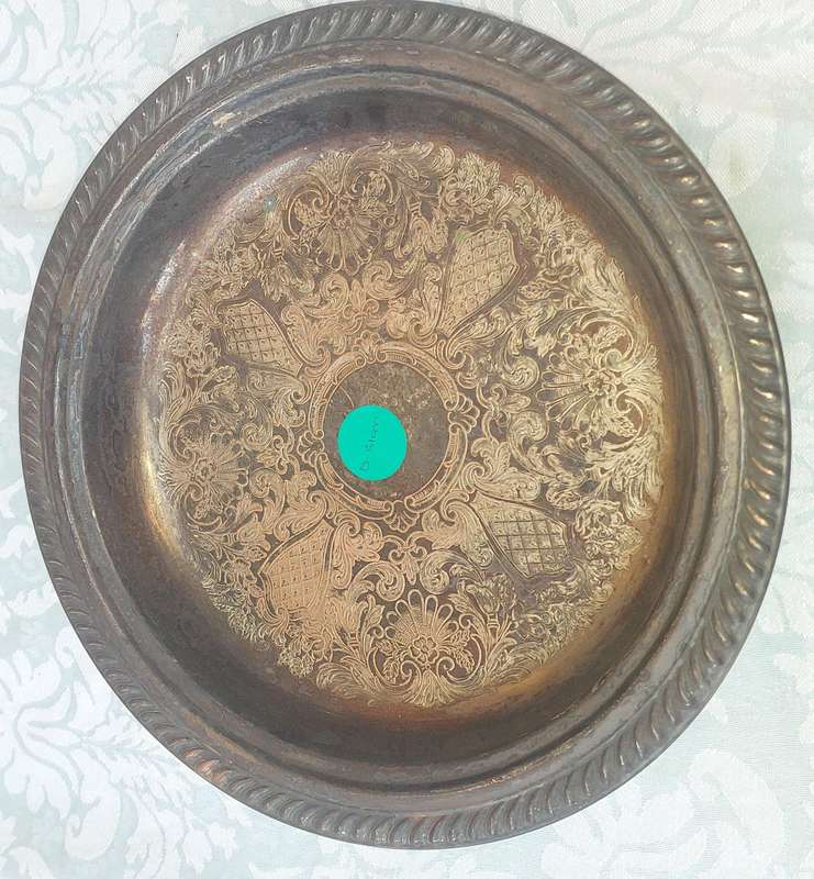 A VINTAGE VICTORIAN ROUND SILVER PLATED SERVING BOWL SOLD AS IS