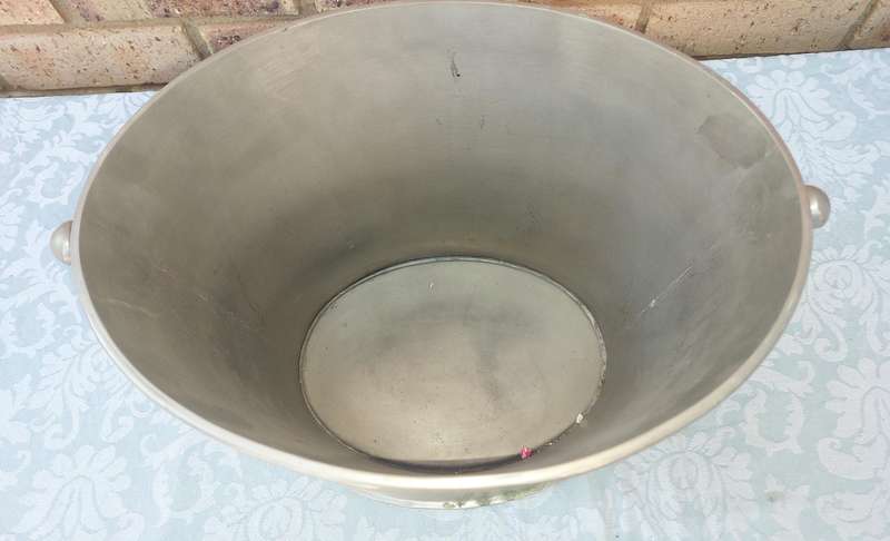 AN EXCLUSIVE CHAMPAIGNE ICE BUCKET WITH A COAT OF ARMS ENGRAVED SOLD AS IS