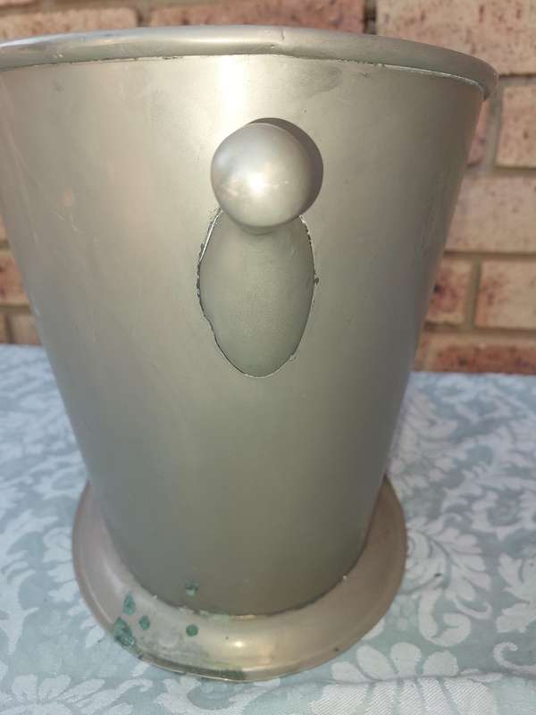 AN EXCLUSIVE CHAMPAIGNE ICE BUCKET WITH A COAT OF ARMS ENGRAVED SOLD AS IS