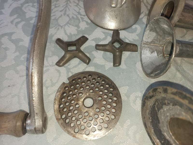 A VINTAGE TRE SPADE 10 MINCER WITH ALL THE COMPONENTS FOR SAUSAGE MAKING SOLD AS IS