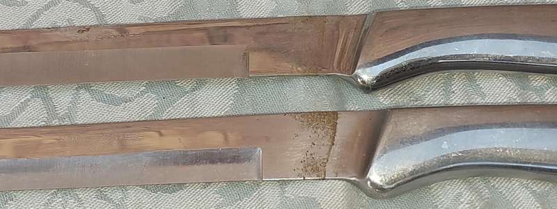 A VINTAGE STAINLESS STEEL CARVING SET SOLD AS IS