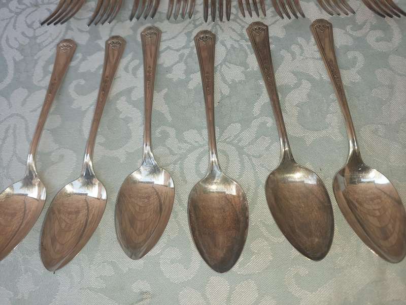 A VINTAGE SET OF STAINLESS STEEL CUTLERY SOLD AS IS