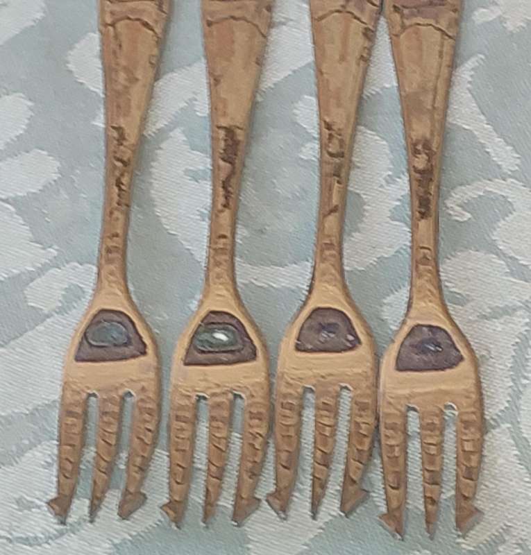 A SET OF 4 CHROME PLATE SHEFFIELD ENGLAND SEAFOOD COCKTAIL FORKS SOLD AS IS