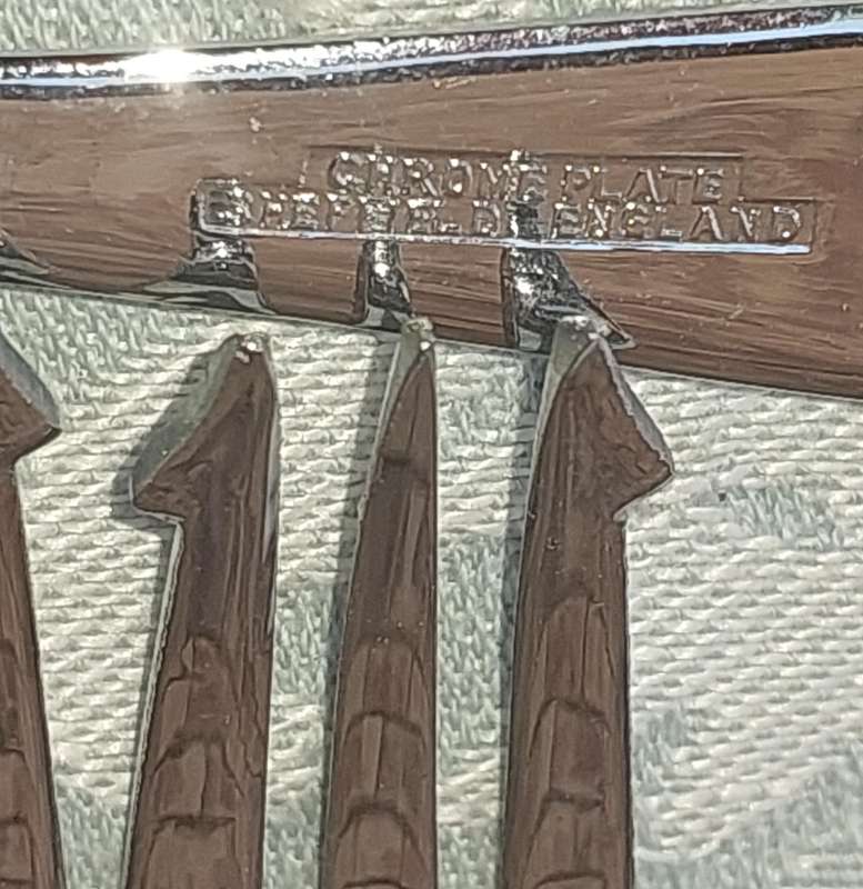A SET OF 4 CHROME PLATE SHEFFIELD ENGLAND SEAFOOD COCKTAIL FORKS SOLD AS IS