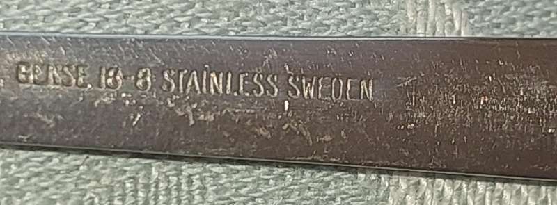 A PAIR OF SEAFOOD APPETISER FORKS SOLD AS IS