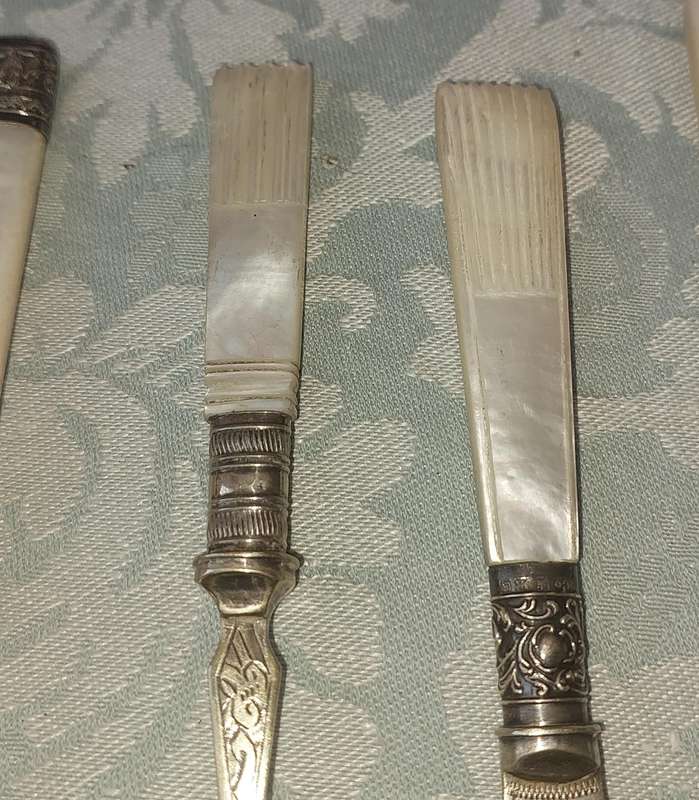 A COLLECTION OF VINTAGE EPNS CUTLERY WITH MOTHER OF PEARL HANDLES