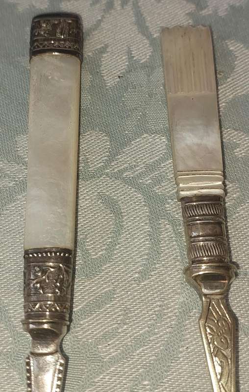 A COLLECTION OF VINTAGE EPNS CUTLERY WITH MOTHER OF PEARL HANDLES