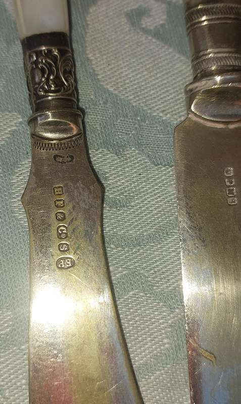 A COLLECTION OF VINTAGE EPNS CUTLERY WITH MOTHER OF PEARL HANDLES