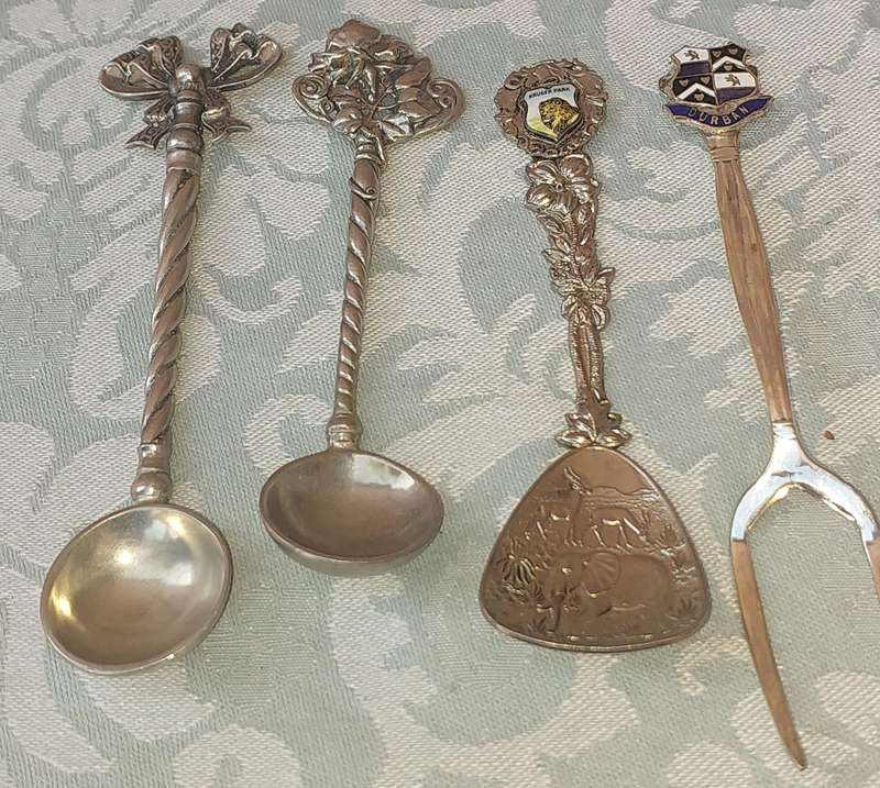 A COLLECTION OF CUTLERY WITH PEWTEL HANDLES SOLD AS IS