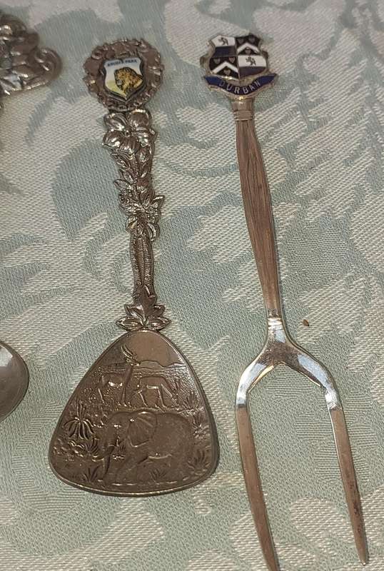 A COLLECTION OF CUTLERY WITH PEWTEL HANDLES SOLD AS IS