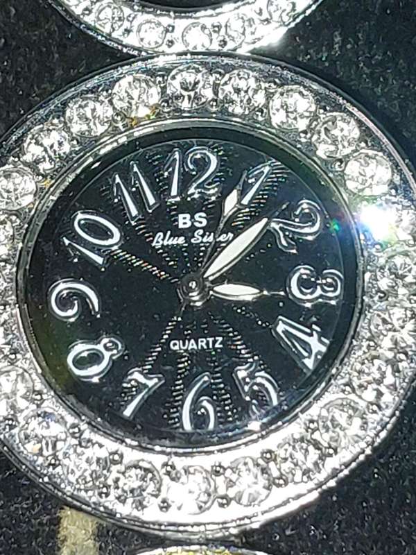 A COLLECTION OF FAMOUS BRANDED FASHION WATCHES SOLD AS IS