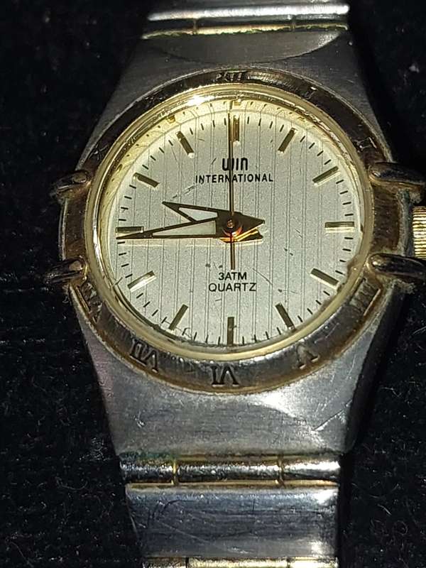 TWO QUARTZ FASHION WATCHES SOLD AS IS NOT TESTED