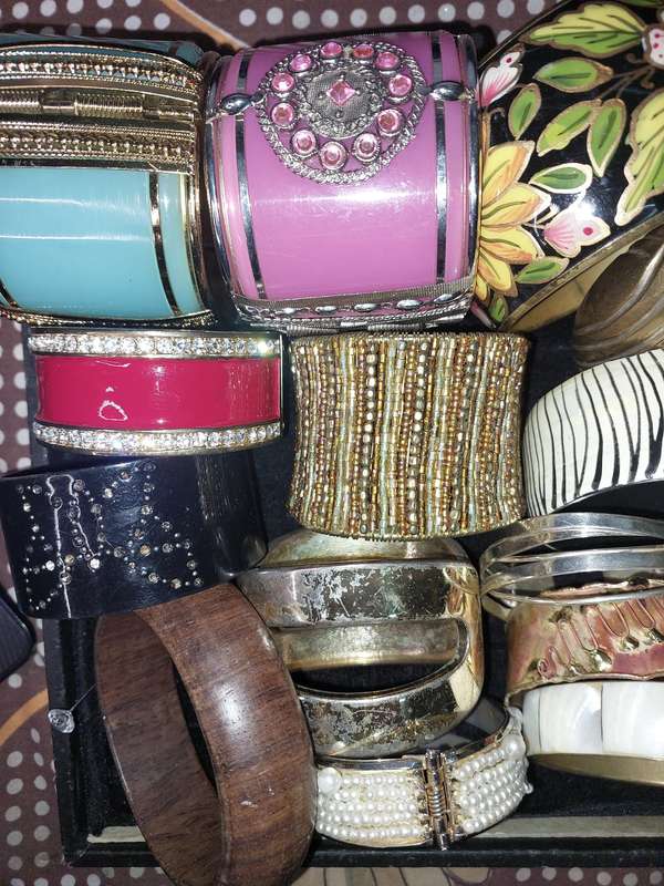 A VINTAGE COLLECTION OF BRACELETS SOLD AS IS