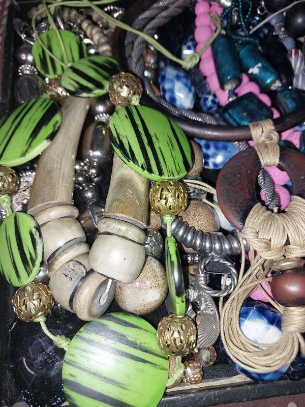 A JOBLOT COSTUME NECKLACES SOLD AS IS