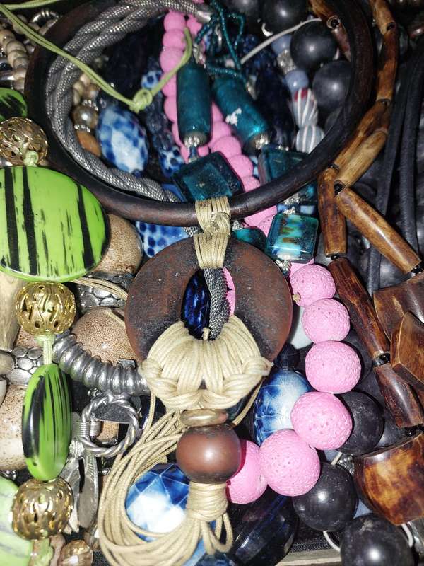 A JOBLOT COSTUME NECKLACES SOLD AS IS