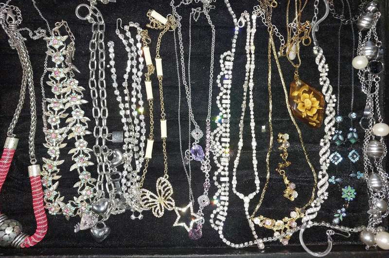 A COLLECTION OF QUALITY COSTUME NECKLACES SOLD AS IS