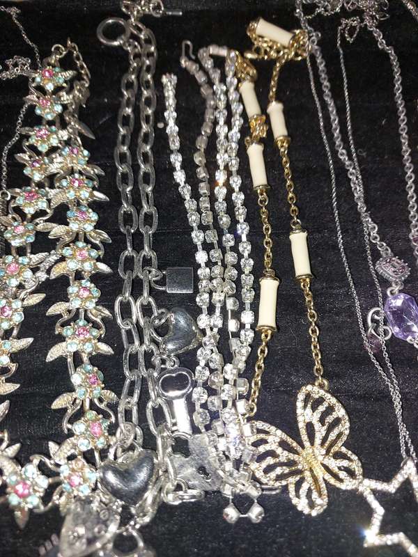 A COLLECTION OF QUALITY COSTUME NECKLACES SOLD AS IS