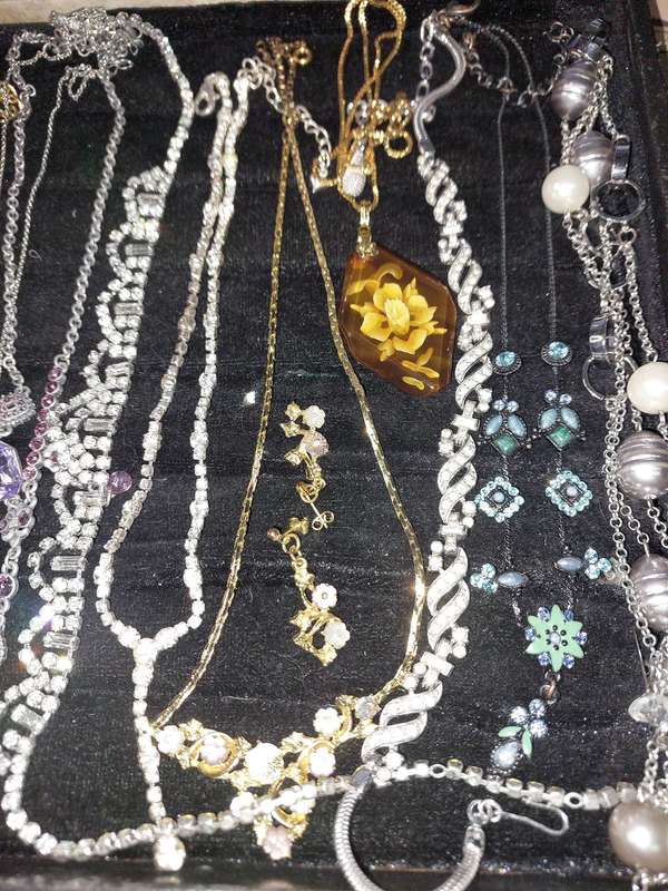 A COLLECTION OF QUALITY COSTUME NECKLACES SOLD AS IS