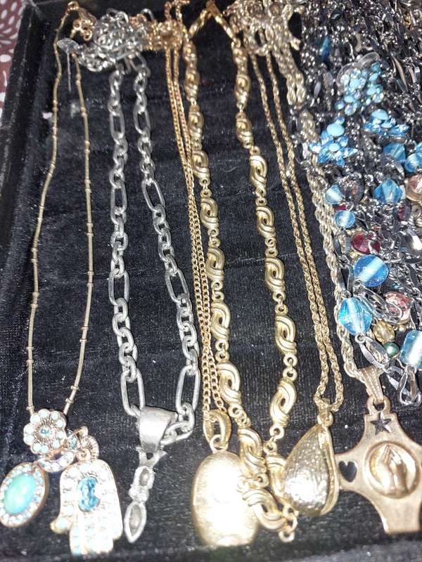 A COLLECTION OF VINTAGE STAINLESS STEEL AND SILVER PLATED COSTUME NECKLACES