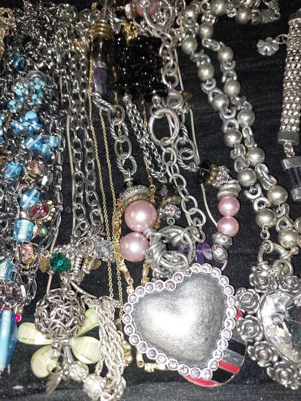 A COLLECTION OF VINTAGE STAINLESS STEEL AND SILVER PLATED COSTUME NECKLACES