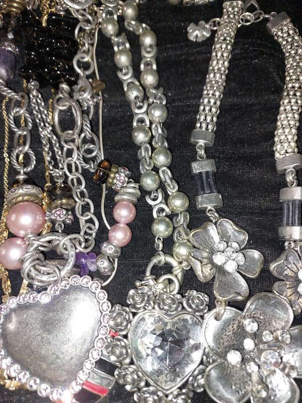 A COLLECTION OF VINTAGE STAINLESS STEEL AND SILVER PLATED COSTUME NECKLACES