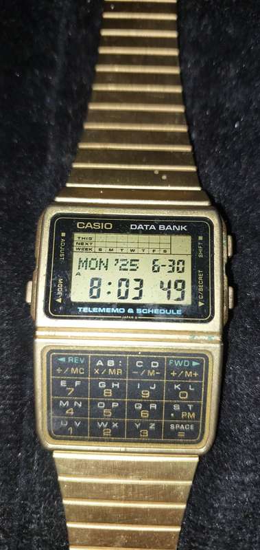 A VINTAGE GOLD PLATED CASIO DATABANK TELEMEMO AND SCHEDULE CALCULATOR WATCH WORKING , SOLD AS IS