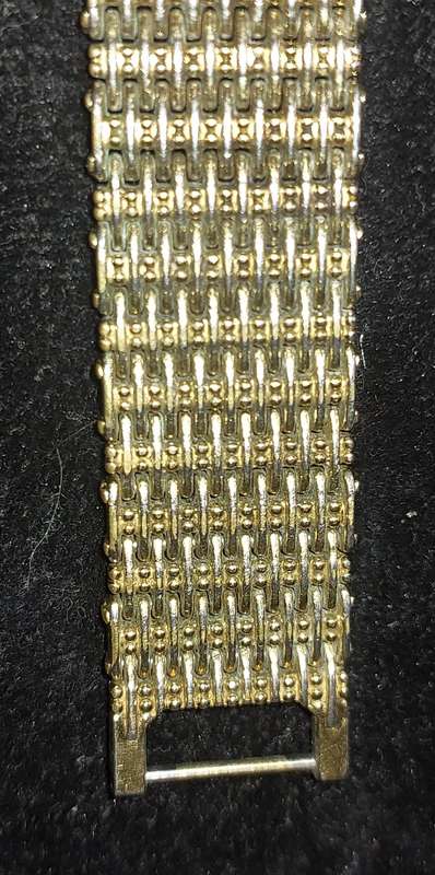 A VINTAGE GOLD PLATED SEIKO JAPAN RECTANGULAR 4X2.5 CENTIMETTERS BAZEL WORKING MODEL NUMBER 9020-511