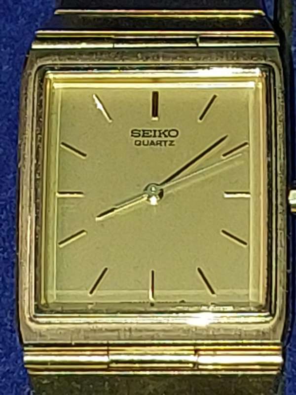 A SEIKO SQUARE FACE  UNISEX GOLDPLATED QUARTZ WATCH MODEL 9021-5110[RO]JAPAN WORKING CONDITION 3,5