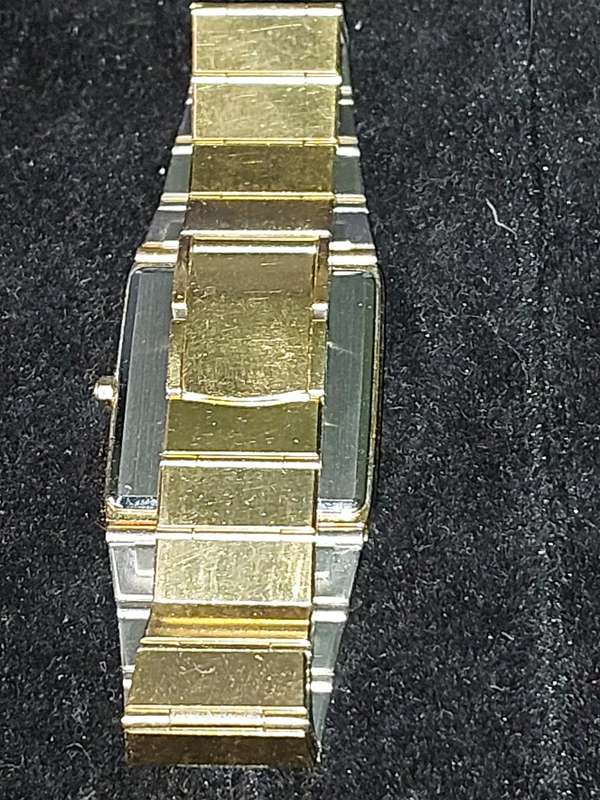 A SEIKO SQUARE FACE  UNISEX GOLDPLATED QUARTZ WATCH MODEL 9021-5110[RO]JAPAN WORKING CONDITION 3,5
