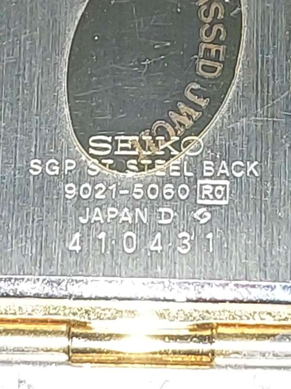 A SEIKO SQUARE FACE  UNISEX GOLDPLATED QUARTZ WATCH MODEL 9021-5110[RO]JAPAN WORKING CONDITION 3,5