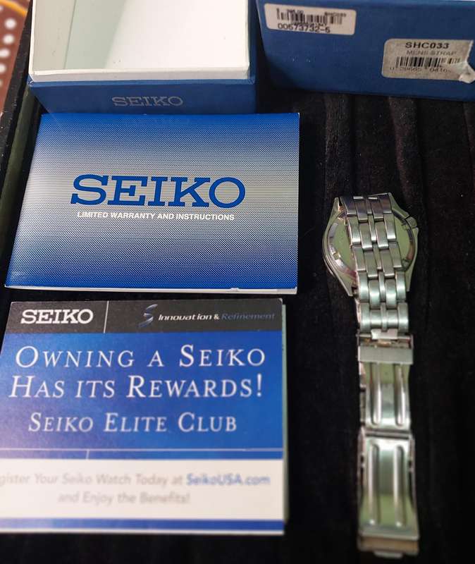 A RARE VINTAGE SEIKO STAINLESS STEEL MENS QUARTZ SPORTS SQ WATCH WORKING  MODEL NUMBER A7123-8380 [