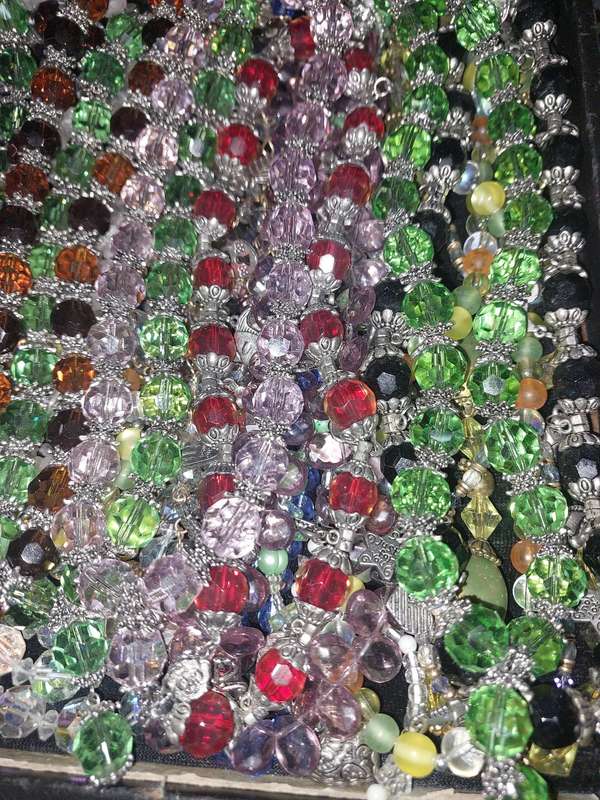 A JOBLOT COSTUME GLASS BEADED NECKLACES SOLD AS IS