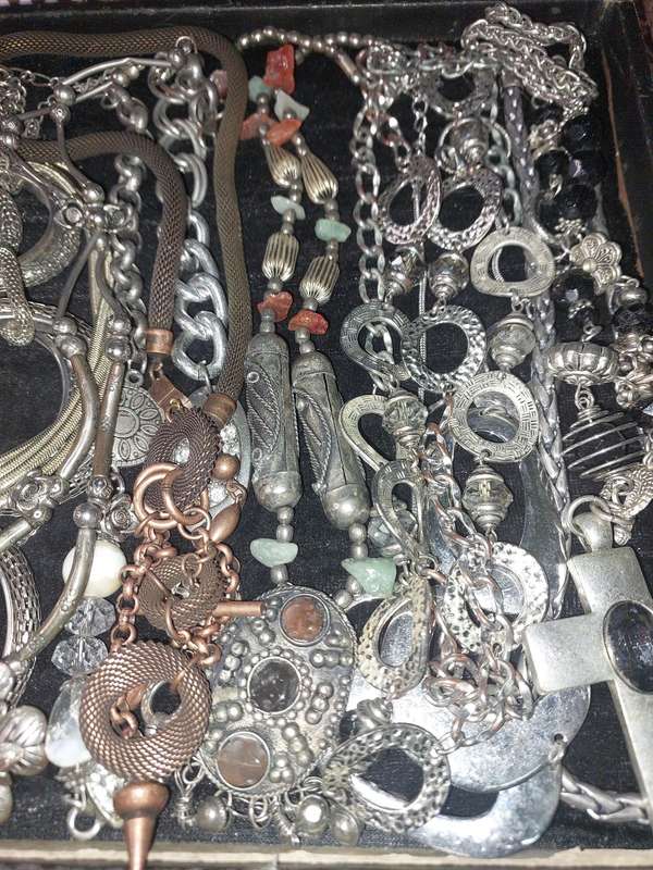 A VINTAGE JOBLOT OF SILVER PLATED AND STAINLESS STEEL COSTUME NECKLACES
