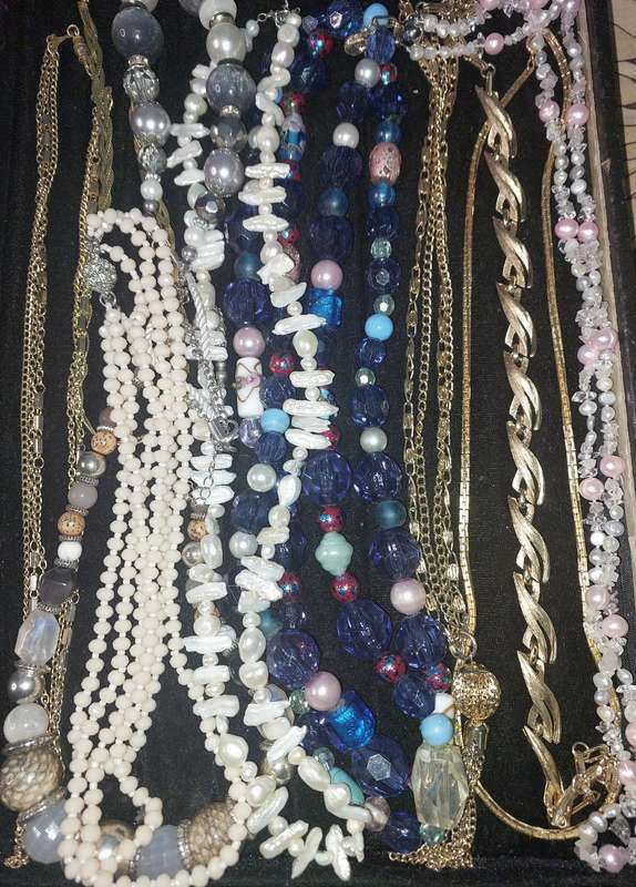 A VINTAGE COLLECTION OF COSTUME NECKLACES SOLD AS IS