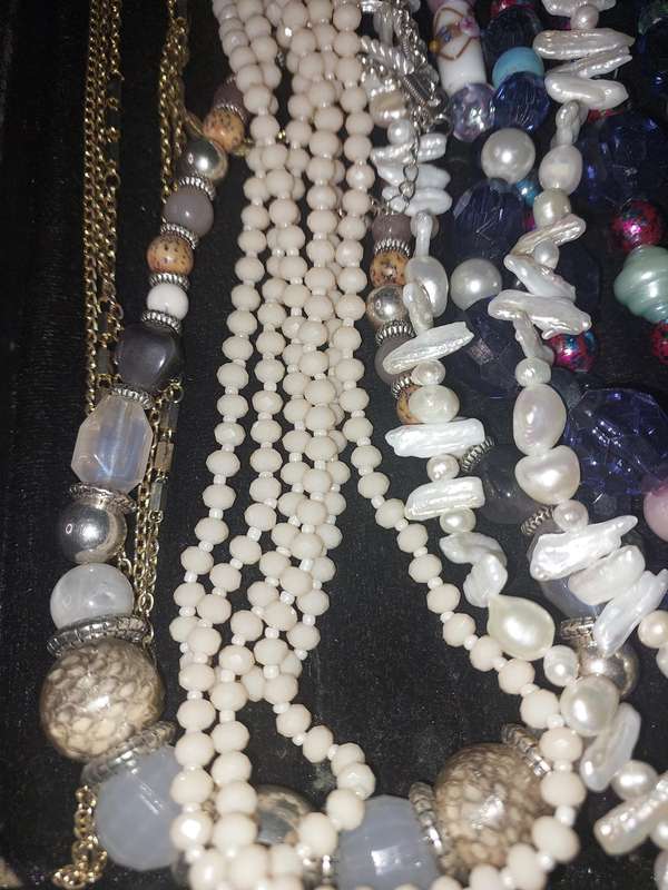 A VINTAGE COLLECTION OF COSTUME NECKLACES SOLD AS IS