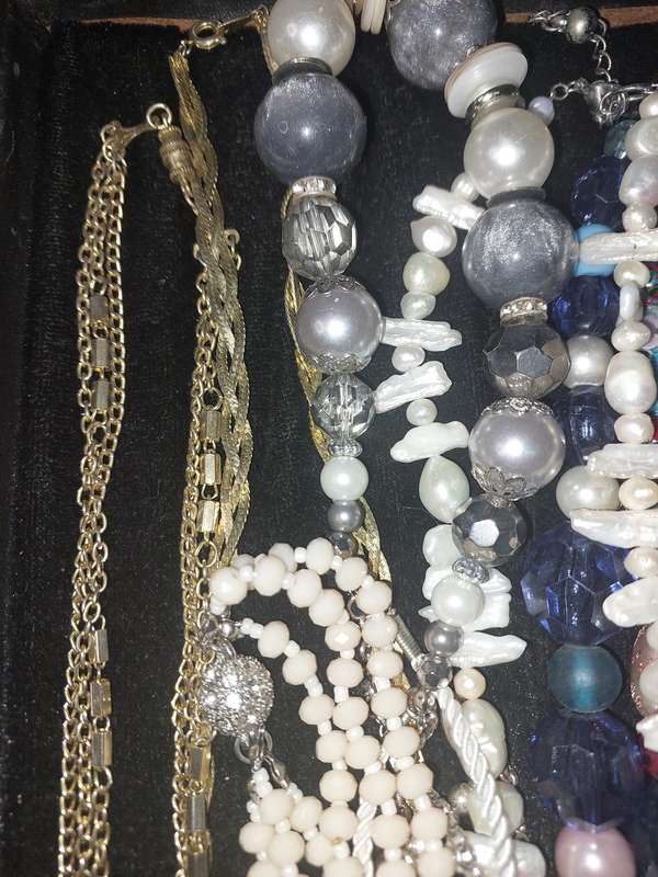 A VINTAGE COLLECTION OF COSTUME NECKLACES SOLD AS IS