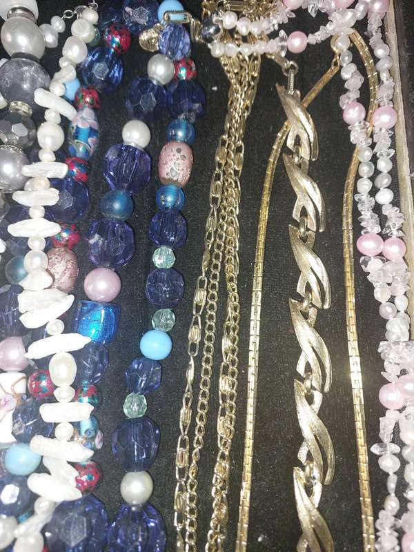 A VINTAGE COLLECTION OF COSTUME NECKLACES SOLD AS IS