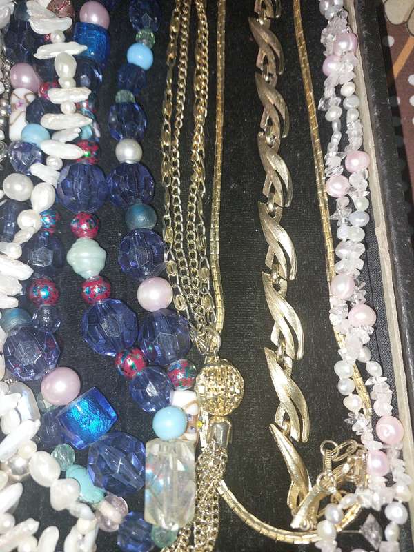 A VINTAGE COLLECTION OF COSTUME NECKLACES SOLD AS IS
