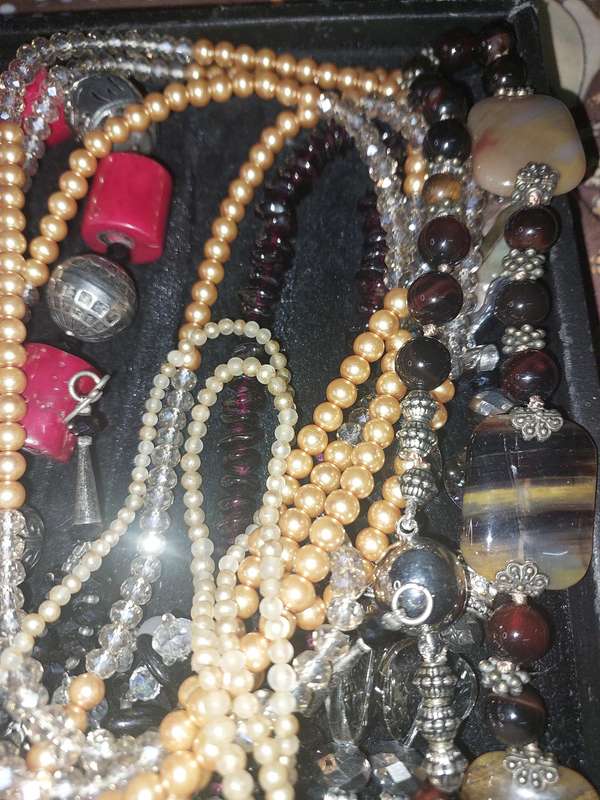A COLLECTION OF QUALITY COSTUME NECKLACES SOLD AS IS