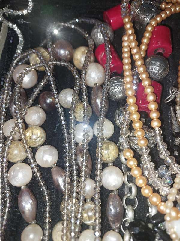 A COLLECTION OF QUALITY COSTUME NECKLACES SOLD AS IS