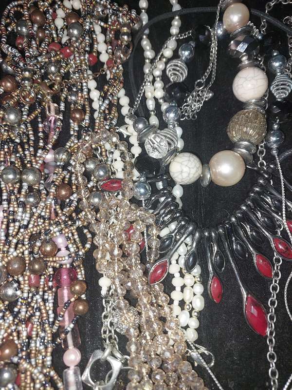A COLLECTION OF COSTUME NECKLACES SOLD AS IS