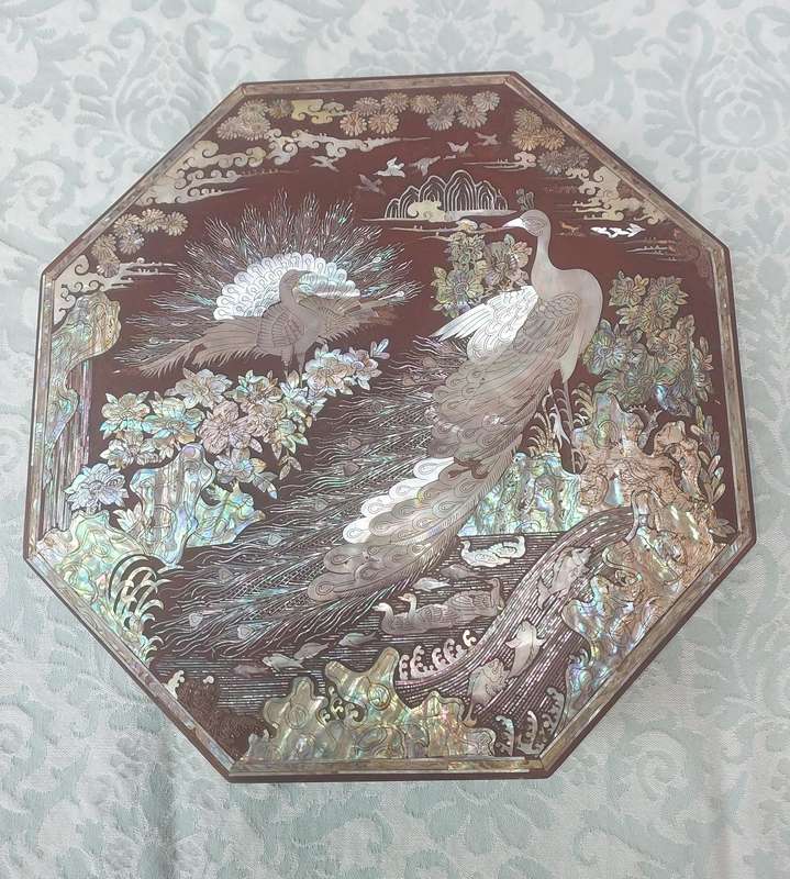 A LACQUER WOODEN JEWELRY BOX WITH WOODEN INSERTS AND A MOTHER PEARL INLAY OF PEACOCKS AND FLORAL IN