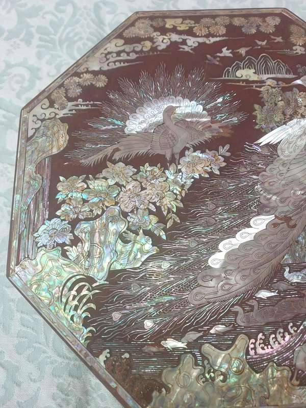 A LACQUER WOODEN JEWELRY BOX WITH WOODEN INSERTS AND A MOTHER PEARL INLAY OF PEACOCKS AND FLORAL IN