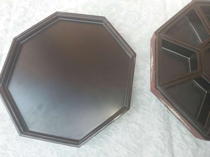 A LACQUER WOODEN JEWELRY BOX WITH WOODEN INSERTS AND A MOTHER PEARL INLAY OF PEACOCKS AND FLORAL IN