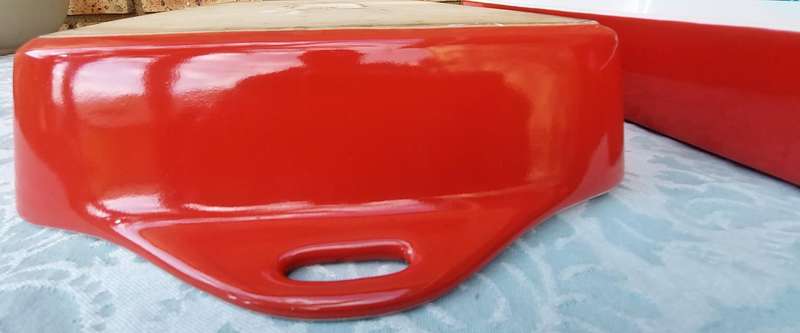 A PAIR OF RED AND WHITE CASSEROLE DISHES IN GOOD CONDITION SOLD AS IS