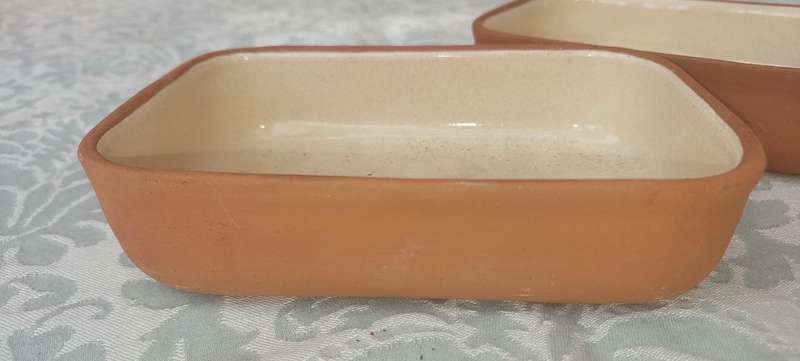 A SET OF 3 LAZANIA DISHES CERAMIC SOLD AS IS